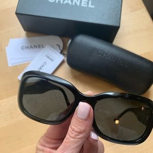 Chanel 5102 black sunglasses. Case, cloth, box & receipt.